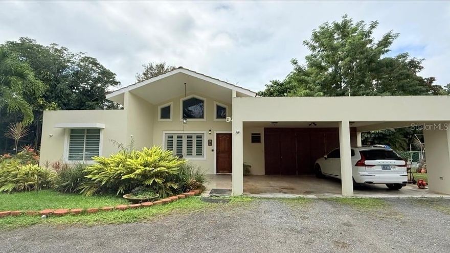 Unique Opportunity in Guaynabo! Discover the place where the tranquility of the countryside meets the convenience of the city. We present Lot 23 on Calle Vanda, in the exclusive Los Filtros sector of Guaynabo City. This stunning property offers an exceptional lifestyle, ideal for families seeking the best of both worlds. Property Features: Bedrooms: 3, with the possibility to convert to 4. Bathrooms: 2.5, perfect for the comfort of the whole family. Land Size:4,756 m², a spacious area to enjoy nature. Construction: 2,387 sq. ft., with a design that maximizes every corner. Sustainable Energy: Solar panels, water reserve tank, and backup generator, ensuring your comfort and savings on utilities. Climate Control: Inverter air conditioners that guarantee a cool and pleasant environment. Imagine waking up every morning surrounded by natural beauty while enjoying the proximity to all the services Guaynabo has for you: excellent schools, entertainment options, restaurants, and easy access to transportation. This home is not just a place to live, but a refuge to create unforgettable memories with your family. Price: $1,350,000.00 Don’t miss the opportunity to live in a privileged environment where peace and convenience meet. Contact us today to schedule a visit and experience everything this wonderful property has for you. Your new home awaits!