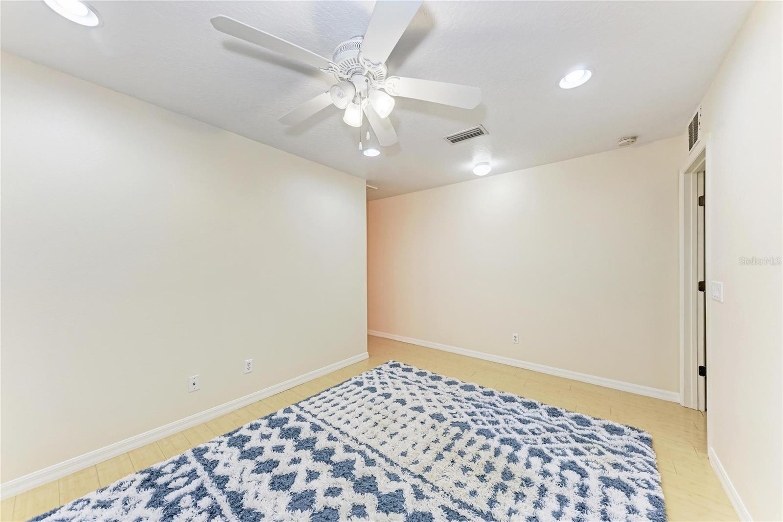 THE TWNHMS AT LIGHTHOUSE COVE IV - Residential