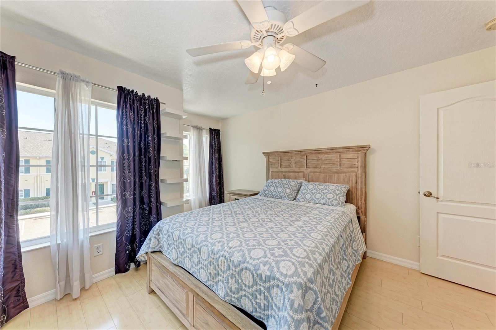 THE TWNHMS AT LIGHTHOUSE COVE IV - Residential