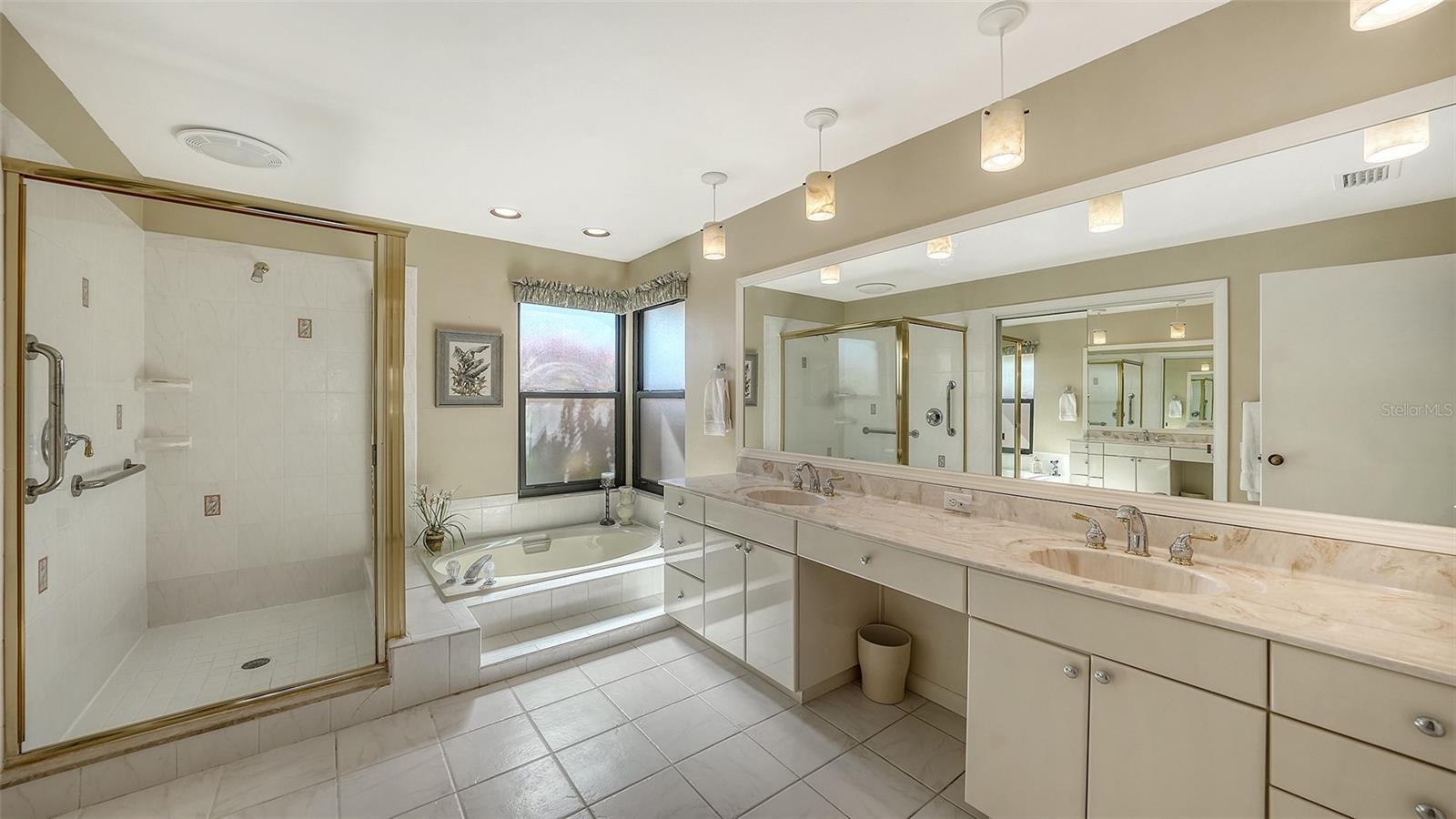 COUNTRY CLUB OF SARASOTA THE - Residential