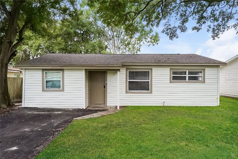 Photo of 4423 73rd Street N, St Petersburg, FL 33709 (MLS # O6354586)