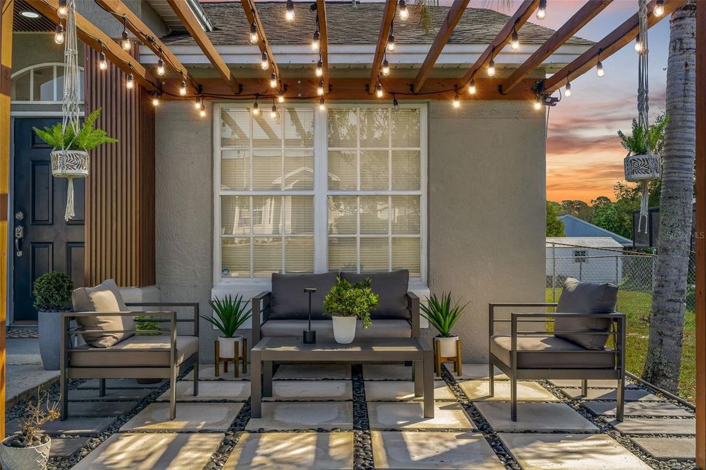 Photo of 8025 Ridgeglen Cir W, Lakeland, FL 33809 (MLS # L4960223)