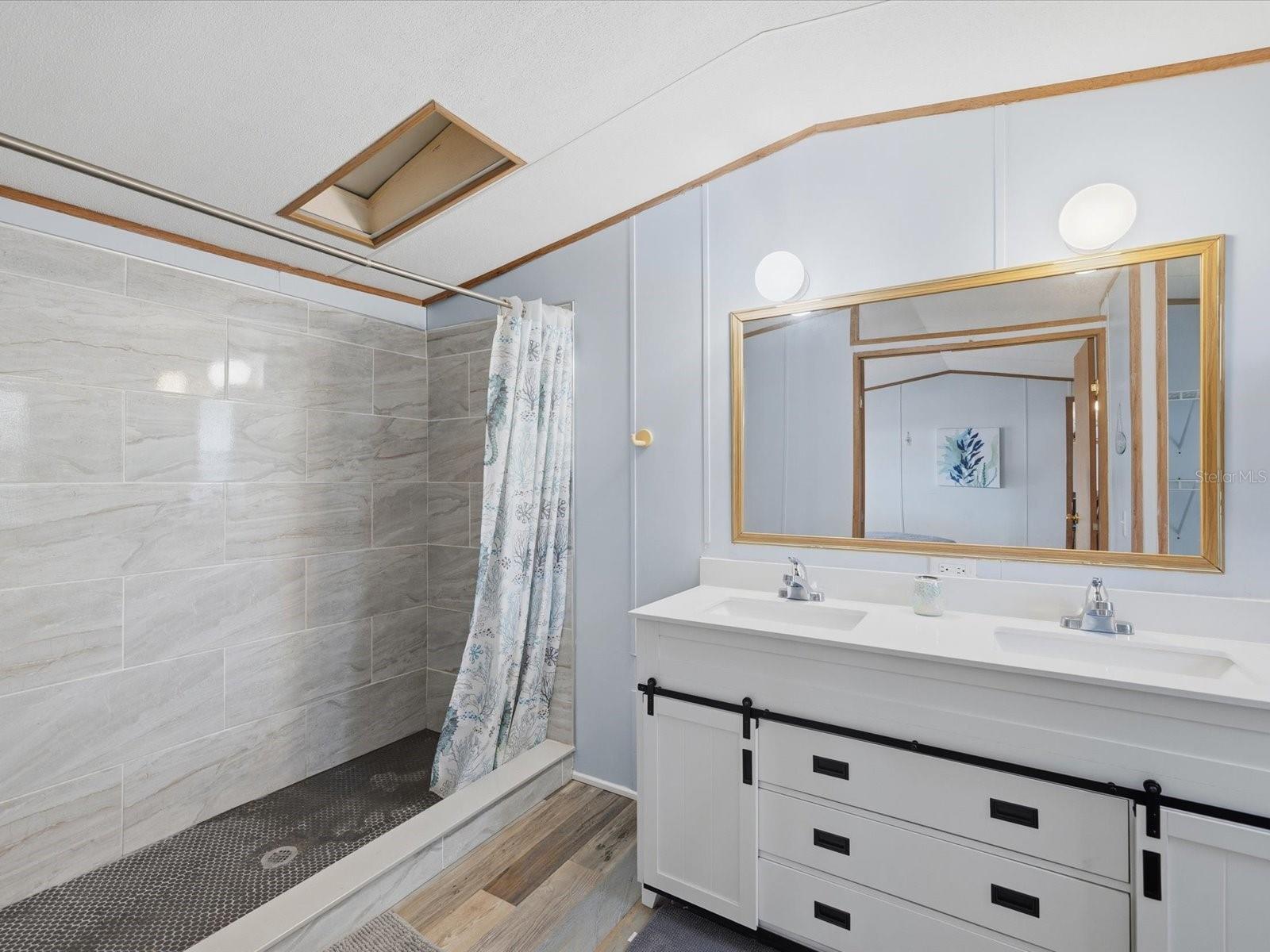 WEEKI WACHEE RIVER RETREATS - Residential