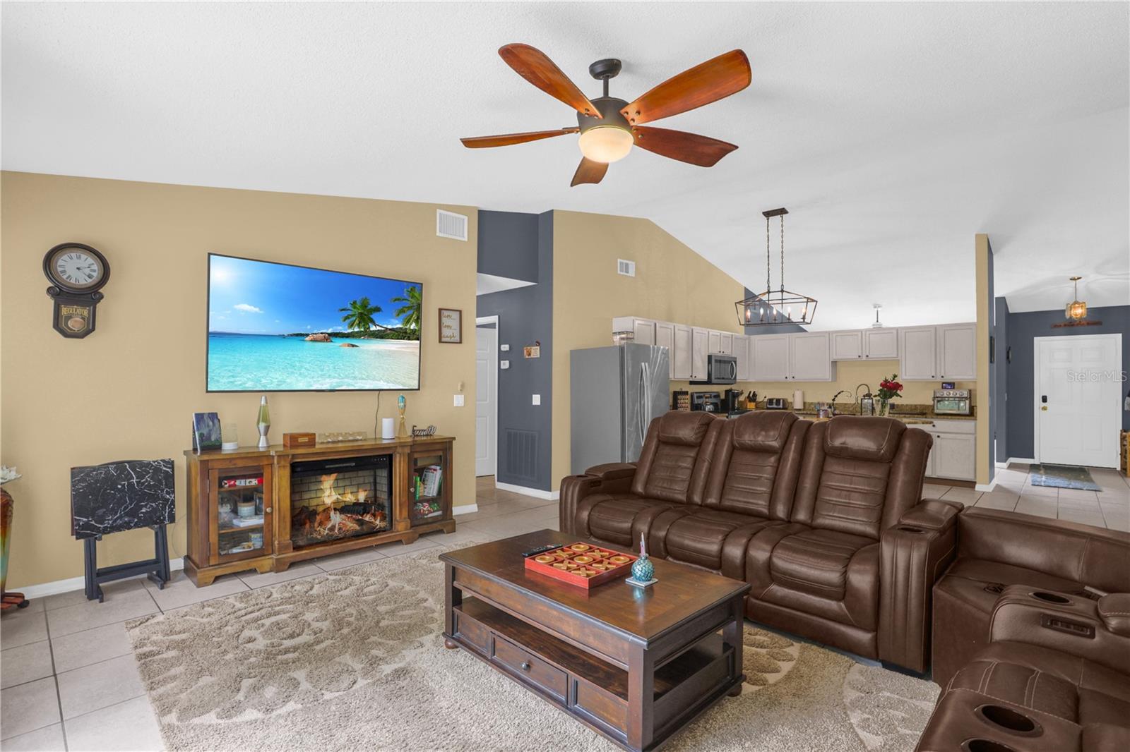 POINCIANA ESTATE SEC B - Residential