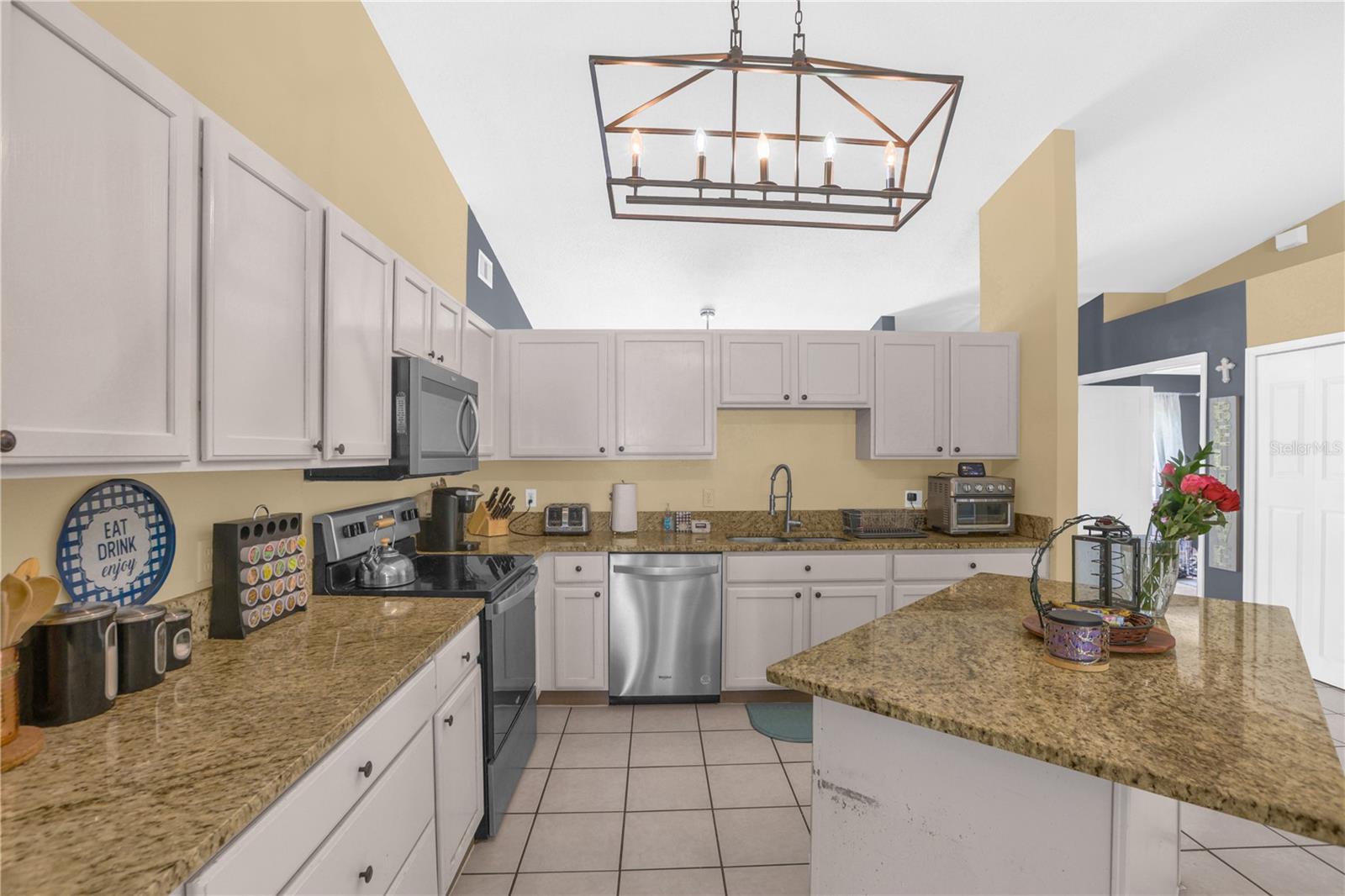 POINCIANA ESTATE SEC B - Residential
