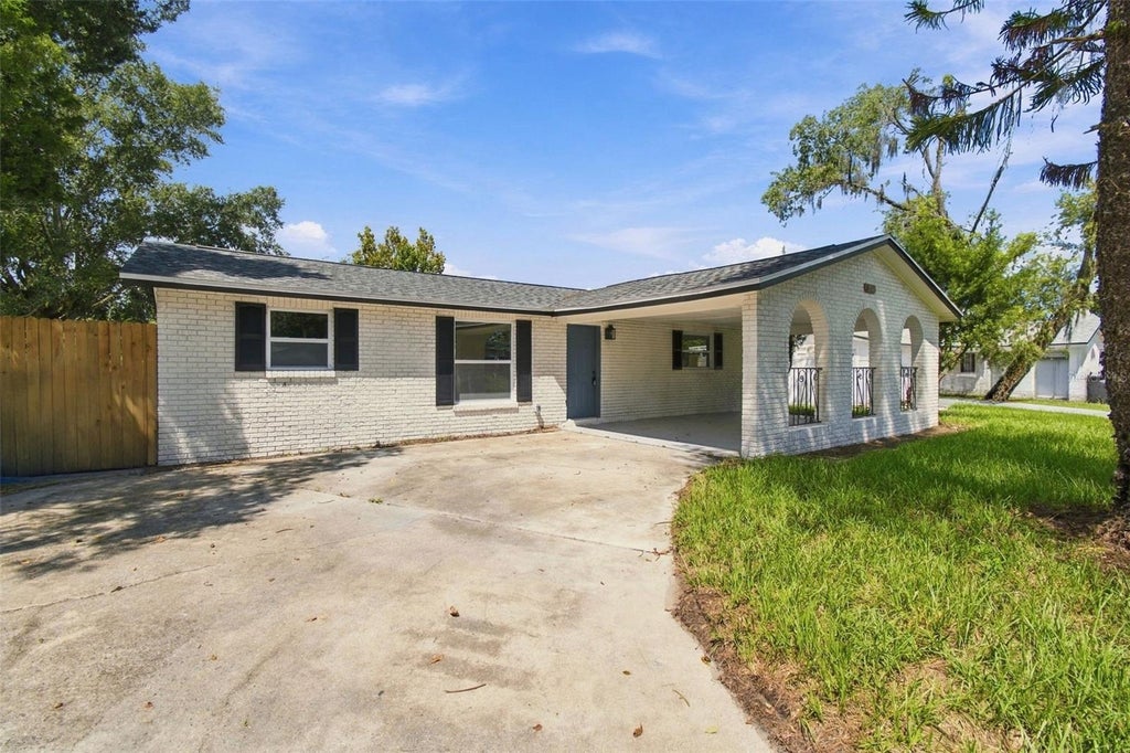 Photo of 802 Walnut Drive, Seffner, FL 33584 (MLS # TB8548193)
