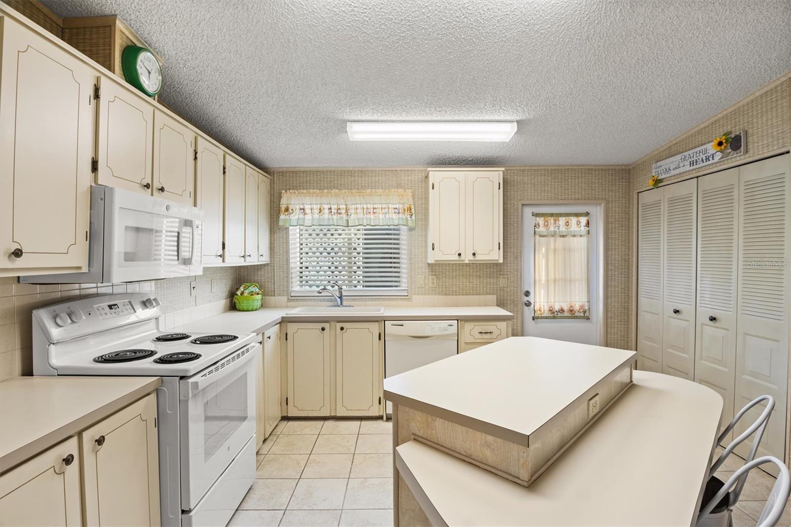 LAKE N GOLF ESTATES ADD - Residential