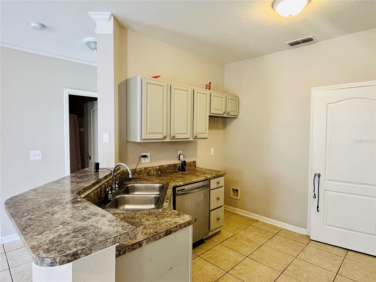 THE VILLAS CONDO - Residential