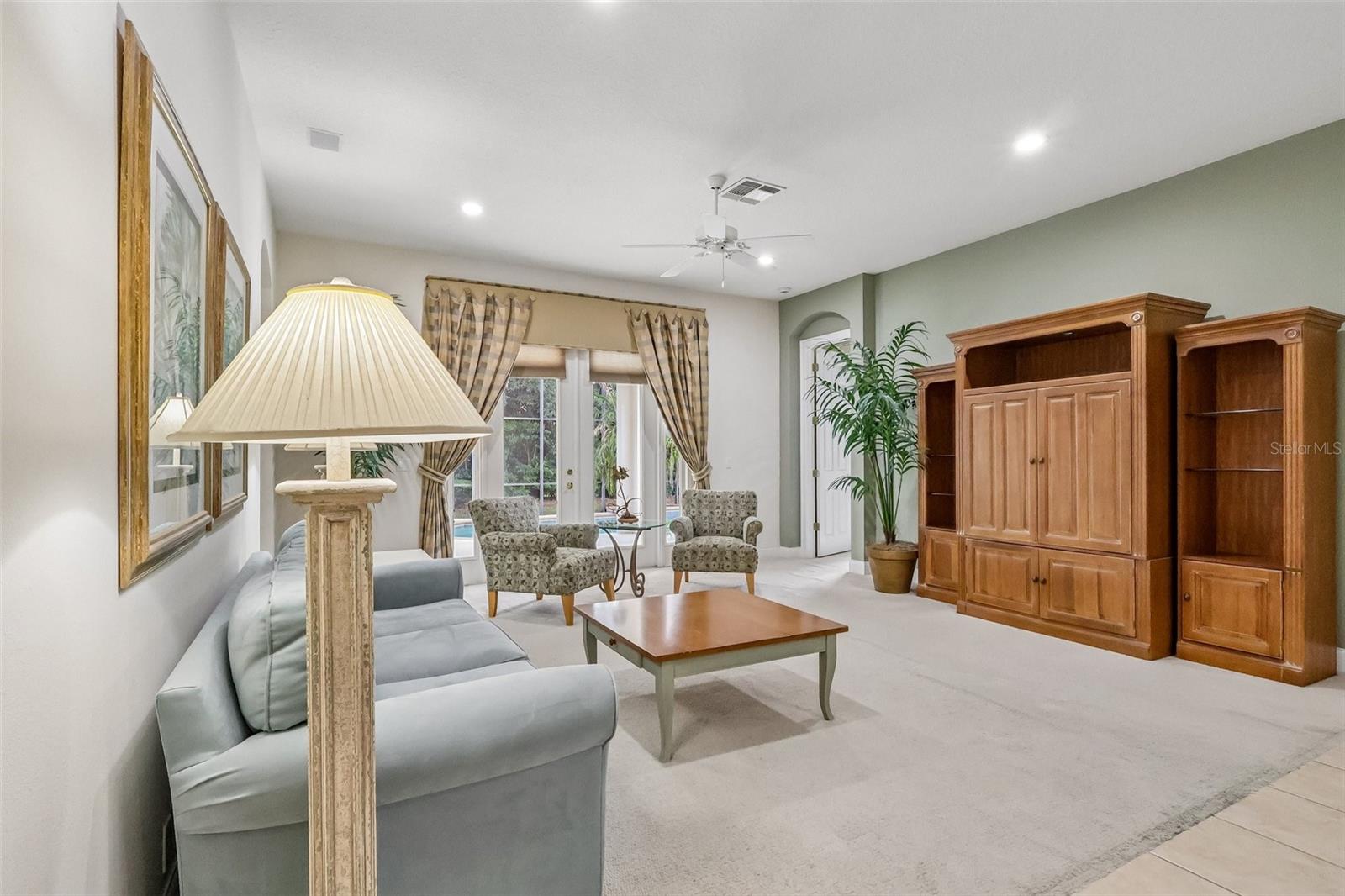 KEENES POINTE - Residential