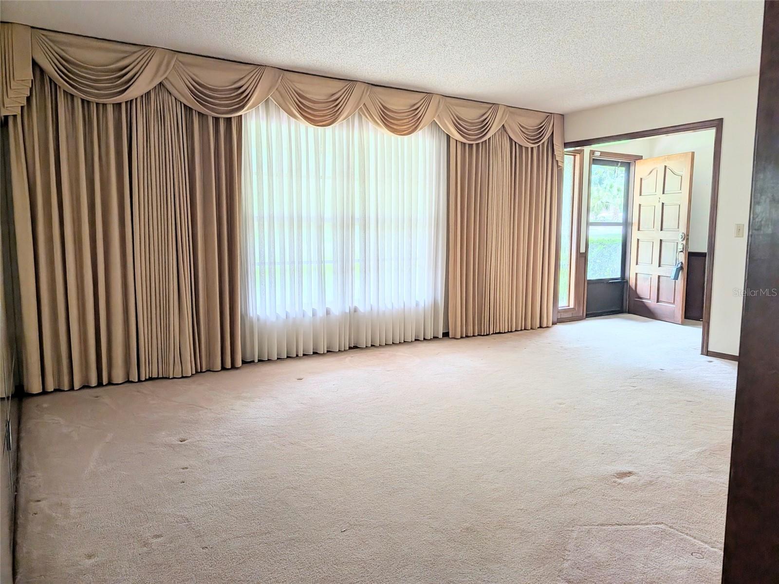 2025 LARCHMONT DRIVE