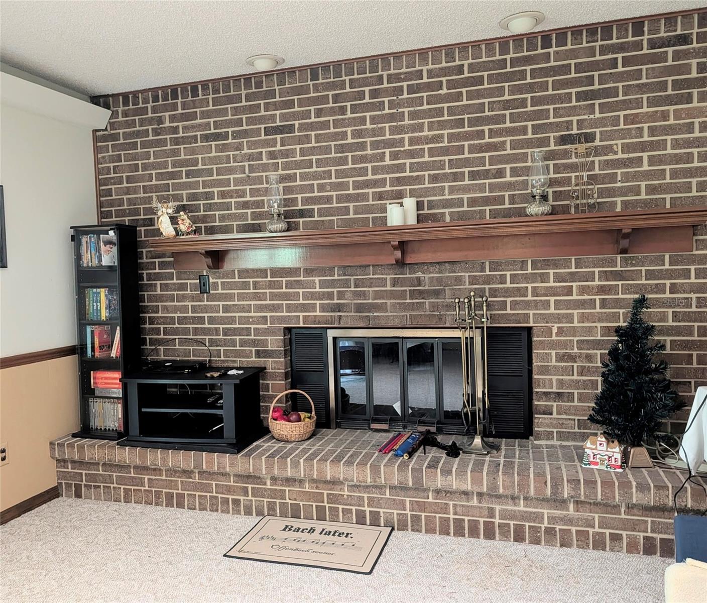 COUNTRY CLUB ESTATES - Residential