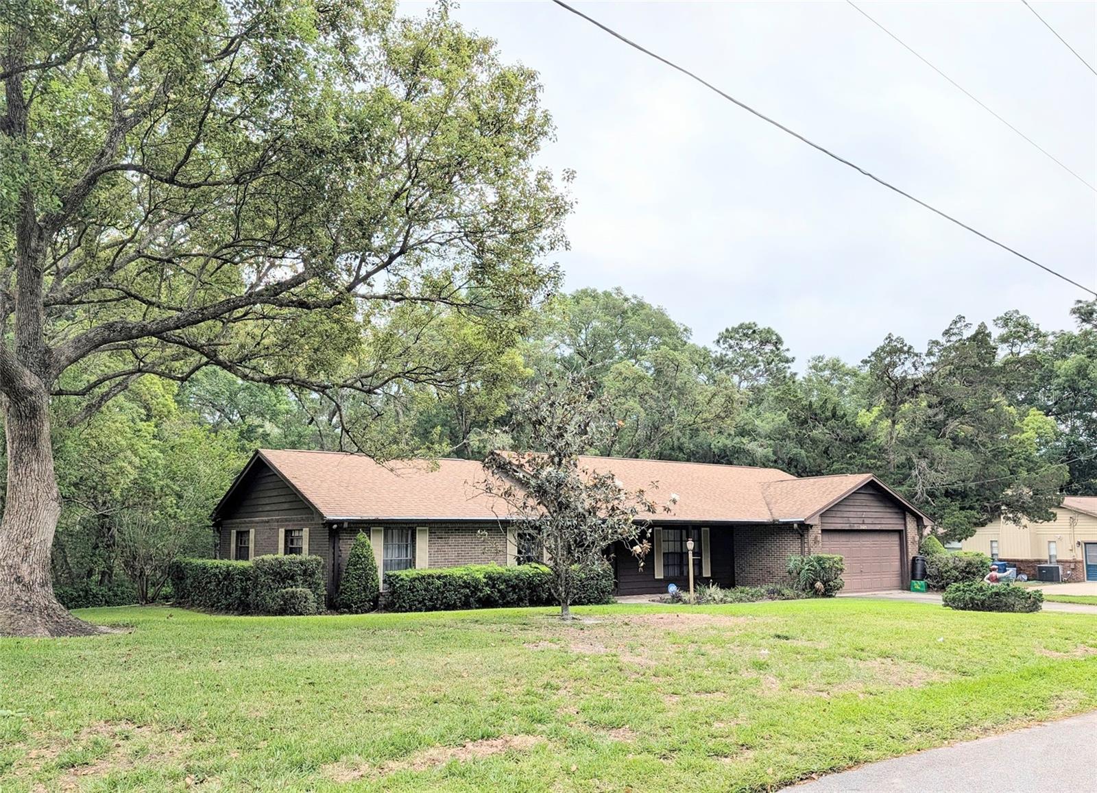 COUNTRY CLUB ESTATES - Residential