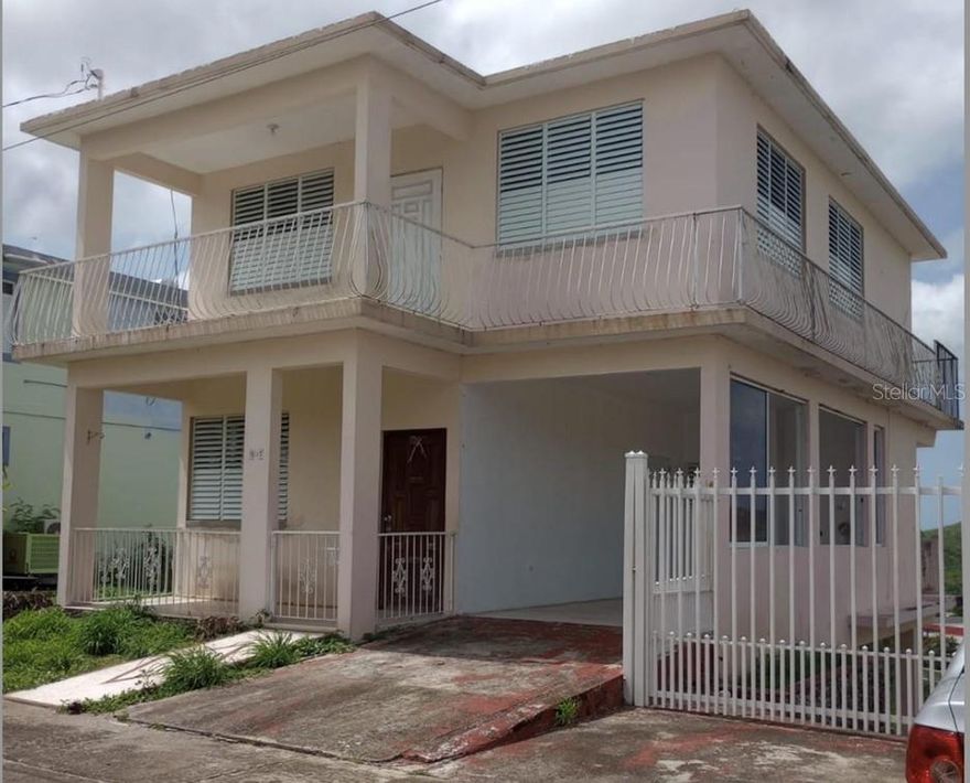Located in one of the most peaceful and sought-after areas of Coamo, this two-story property in the El Eden Development offers a comfortable and spacious layout with excellent natural ventilation. With approximately 1,500 square feet of construction, the home features four bedrooms, one full bathroom, and one half-bathroom—providing the ideal space for families or individuals looking to customize their living space. The property also includes a swimming pool and a wide panoramic view that adds value and charm to the setting. While it does require some updates, this home presents a great opportunity to create the residence you’ve always dreamed of in a quiet neighborhood with strong potential for development.