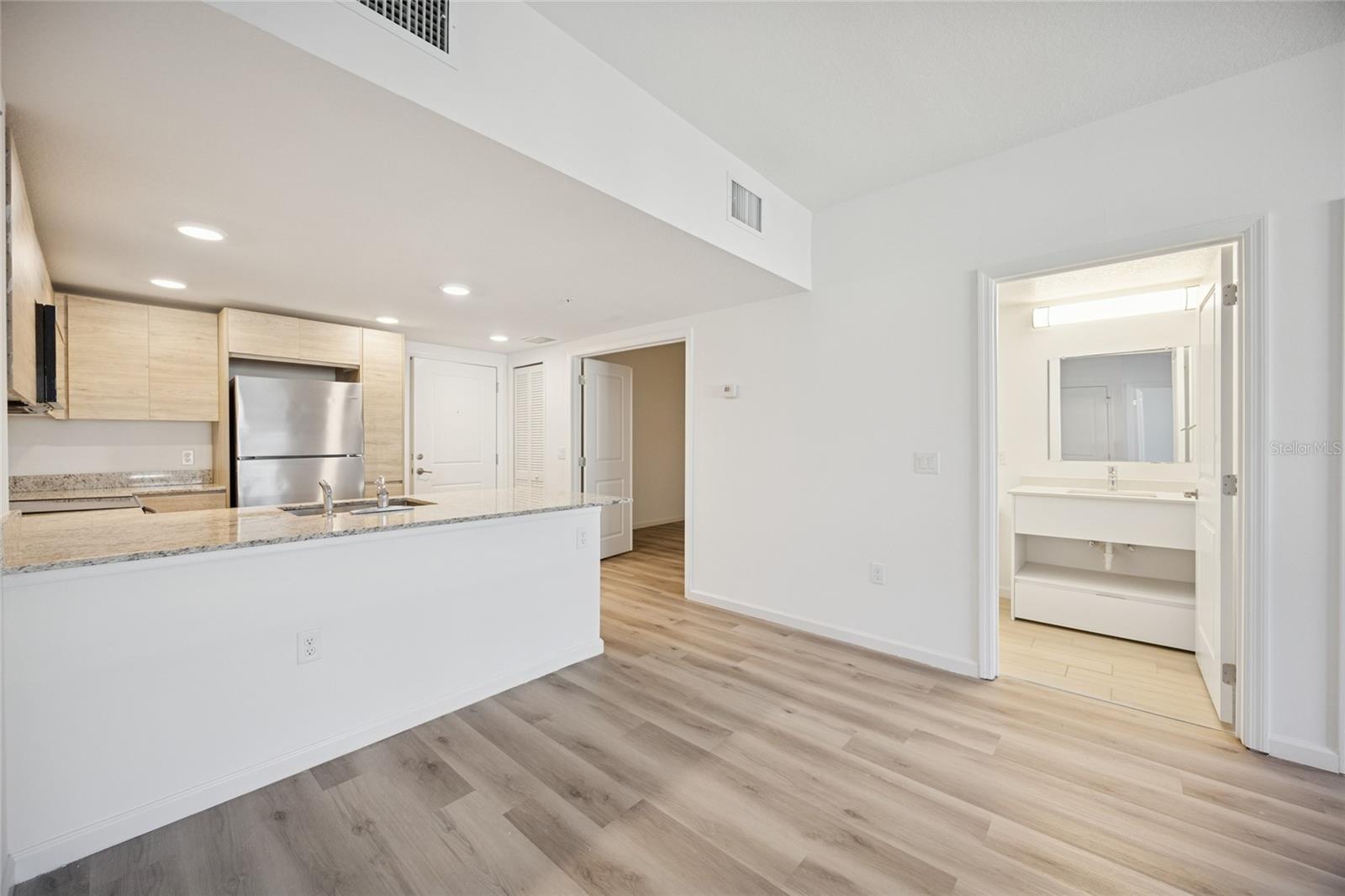 1230 SOUTHSTATION 214