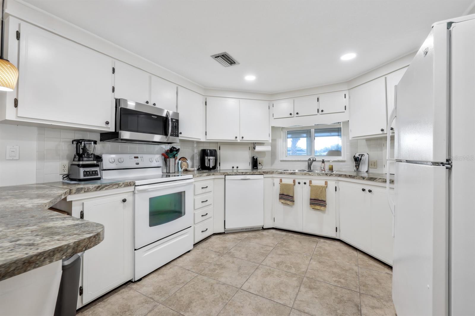 MAPLE LEAF ESTATES - Residential