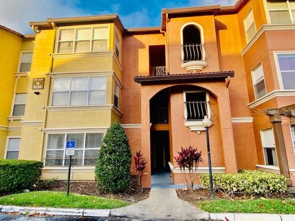 Photo of 5120 Conroy Road #15, Orlando, FL 32811 (MLS # O6368199)