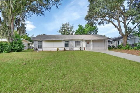 A home in DELAND