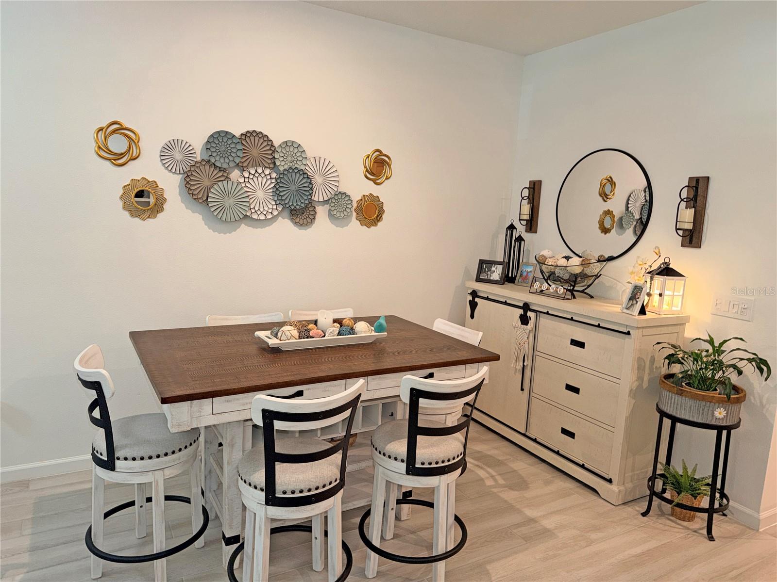 HICKORY GROVE TWNHMS - Residential