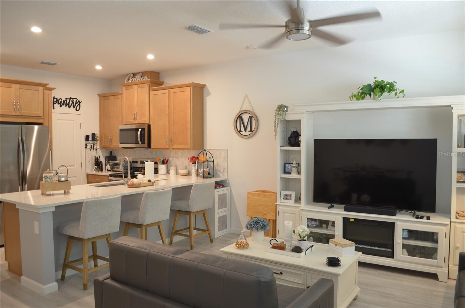 HICKORY GROVE TWNHMS - Residential