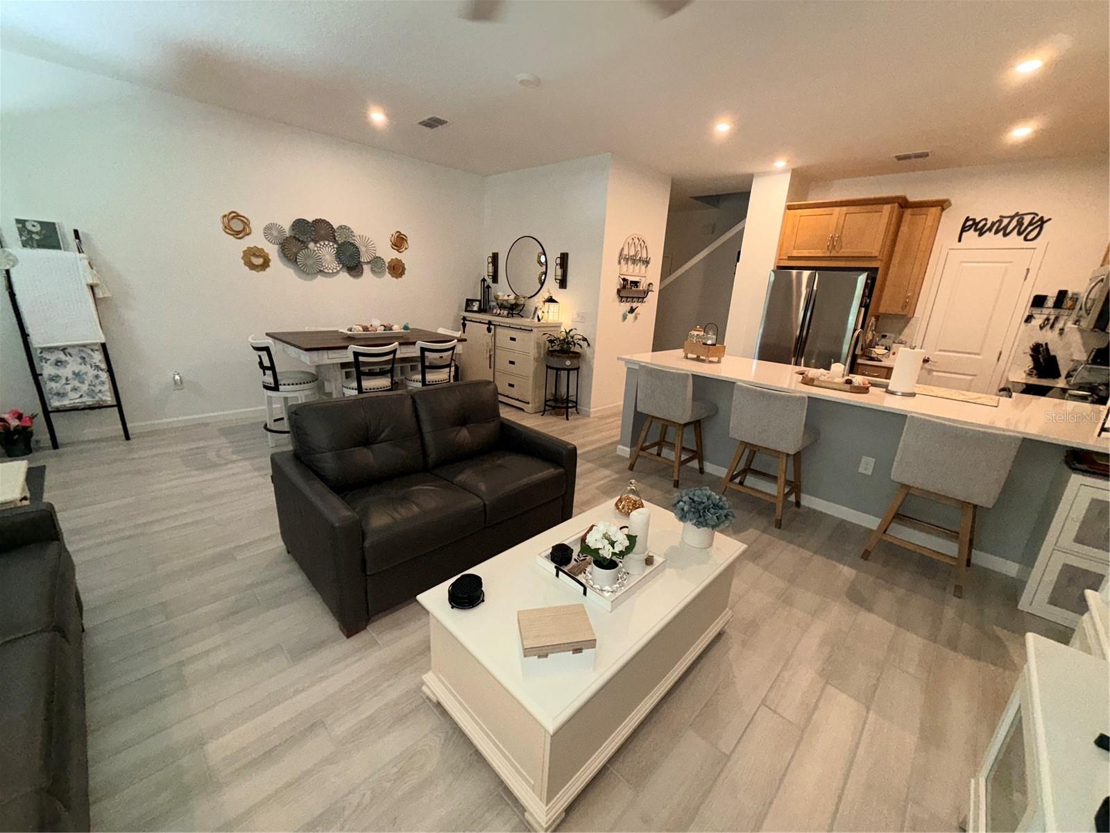 HICKORY GROVE TWNHMS - Residential