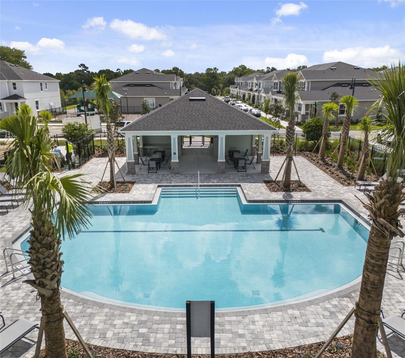 HICKORY GROVE TWNHMS - Residential