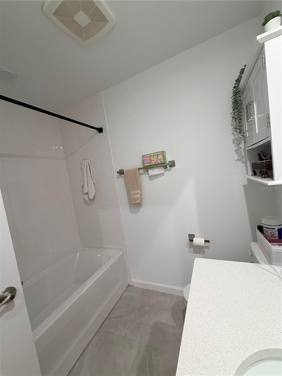 HICKORY GROVE TWNHMS - Residential