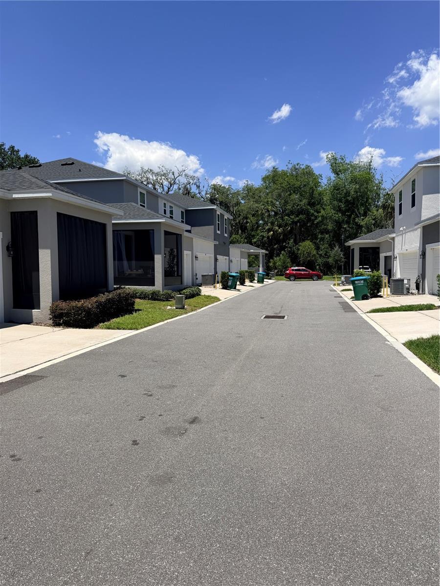 HICKORY GROVE TWNHMS - Residential