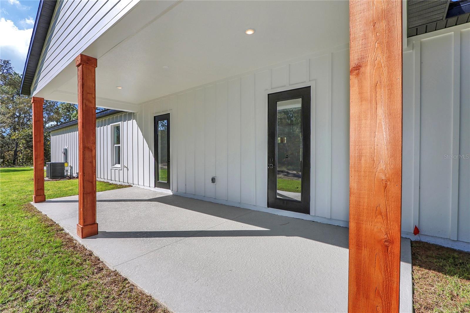 ROLLING HILLS - Residential