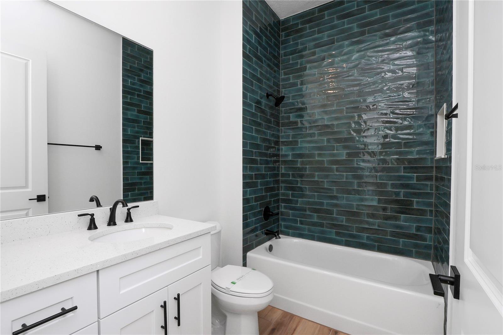 ROLLING HILLS - Residential