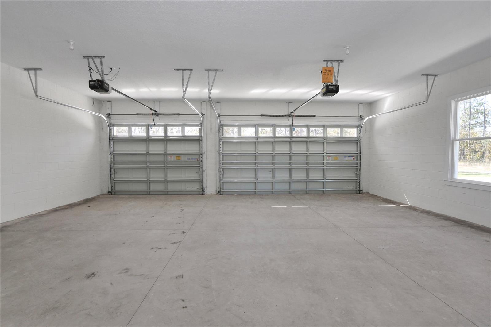 ROLLING HILLS - Residential