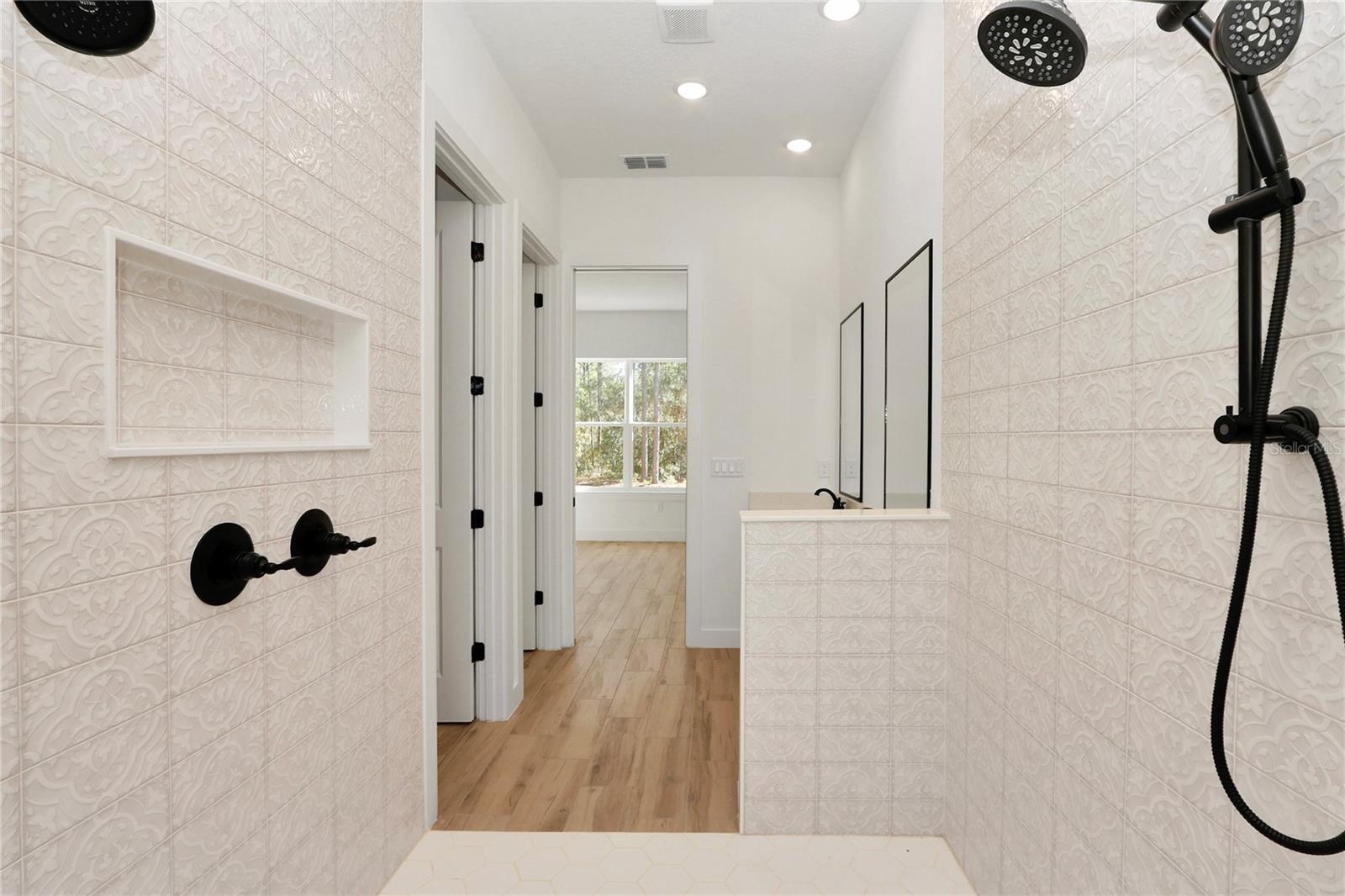 ROLLING HILLS - Residential