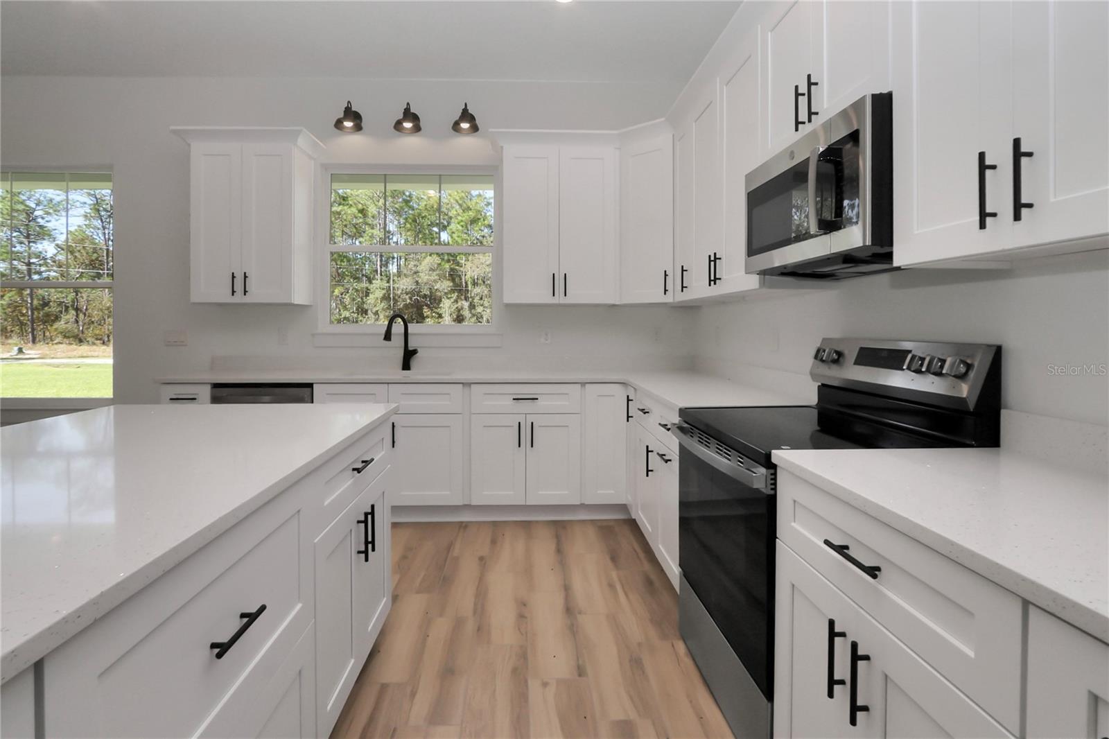 ROLLING HILLS - Residential