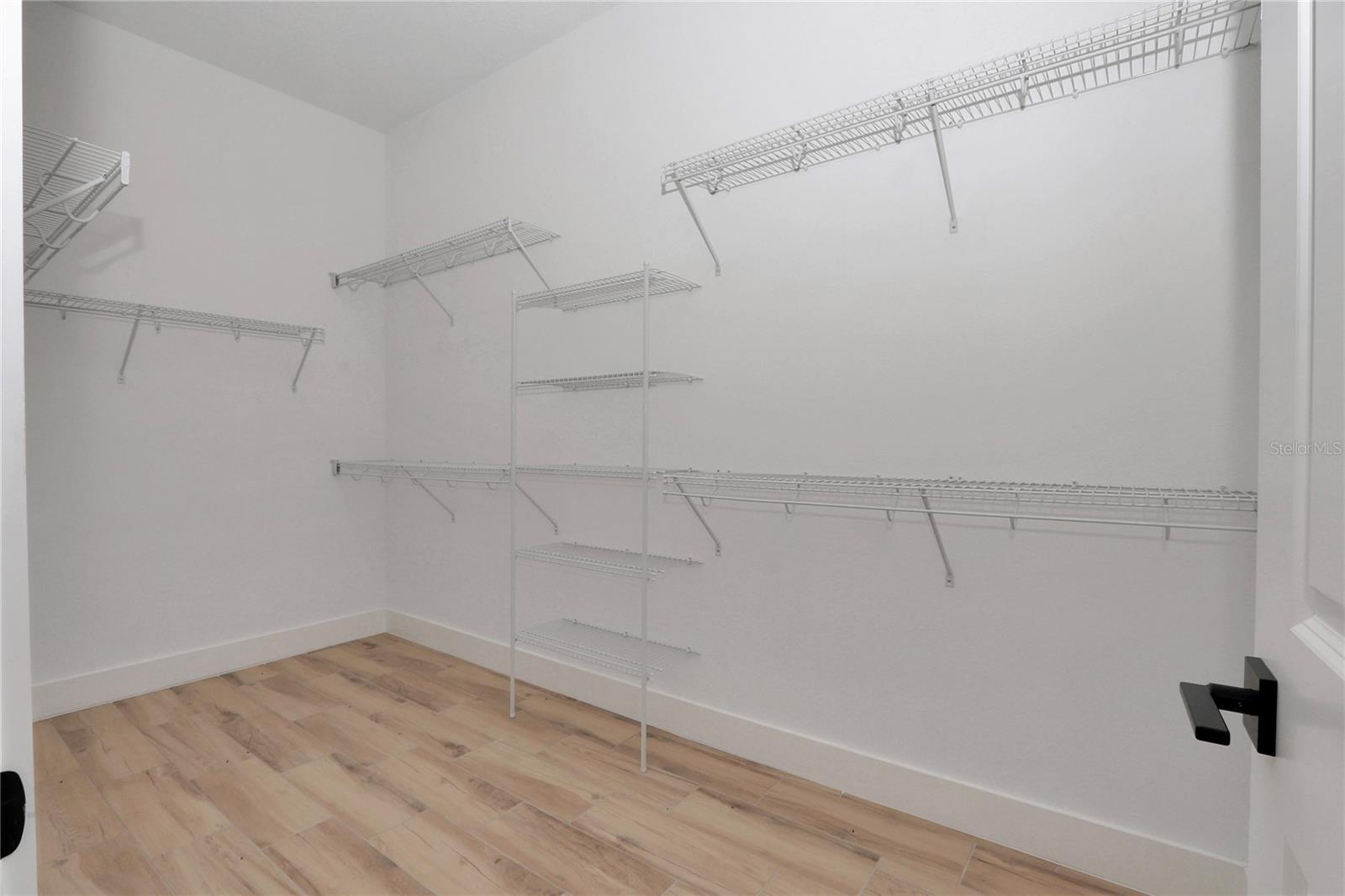 ROLLING HILLS - Residential