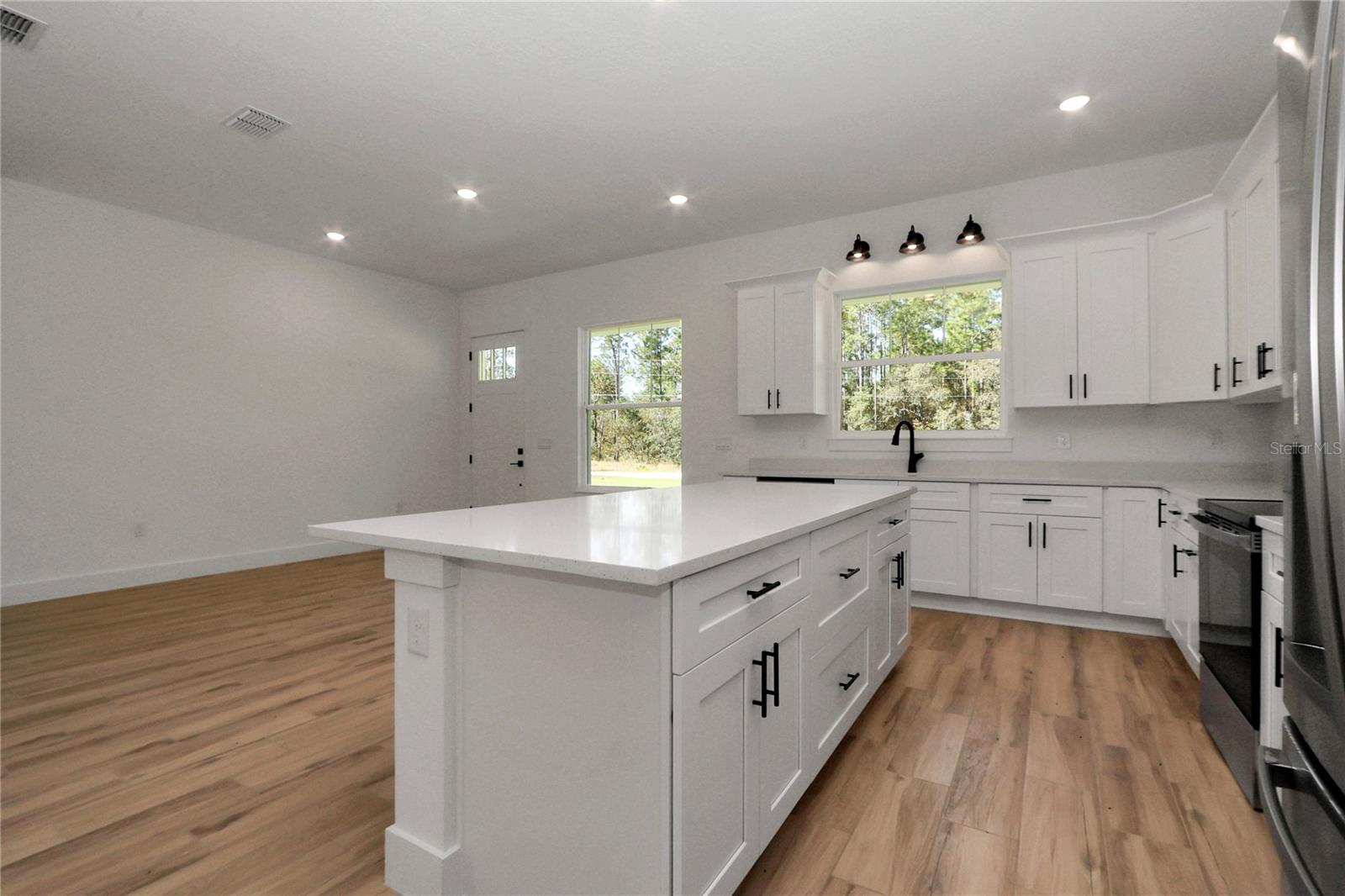 ROLLING HILLS - Residential