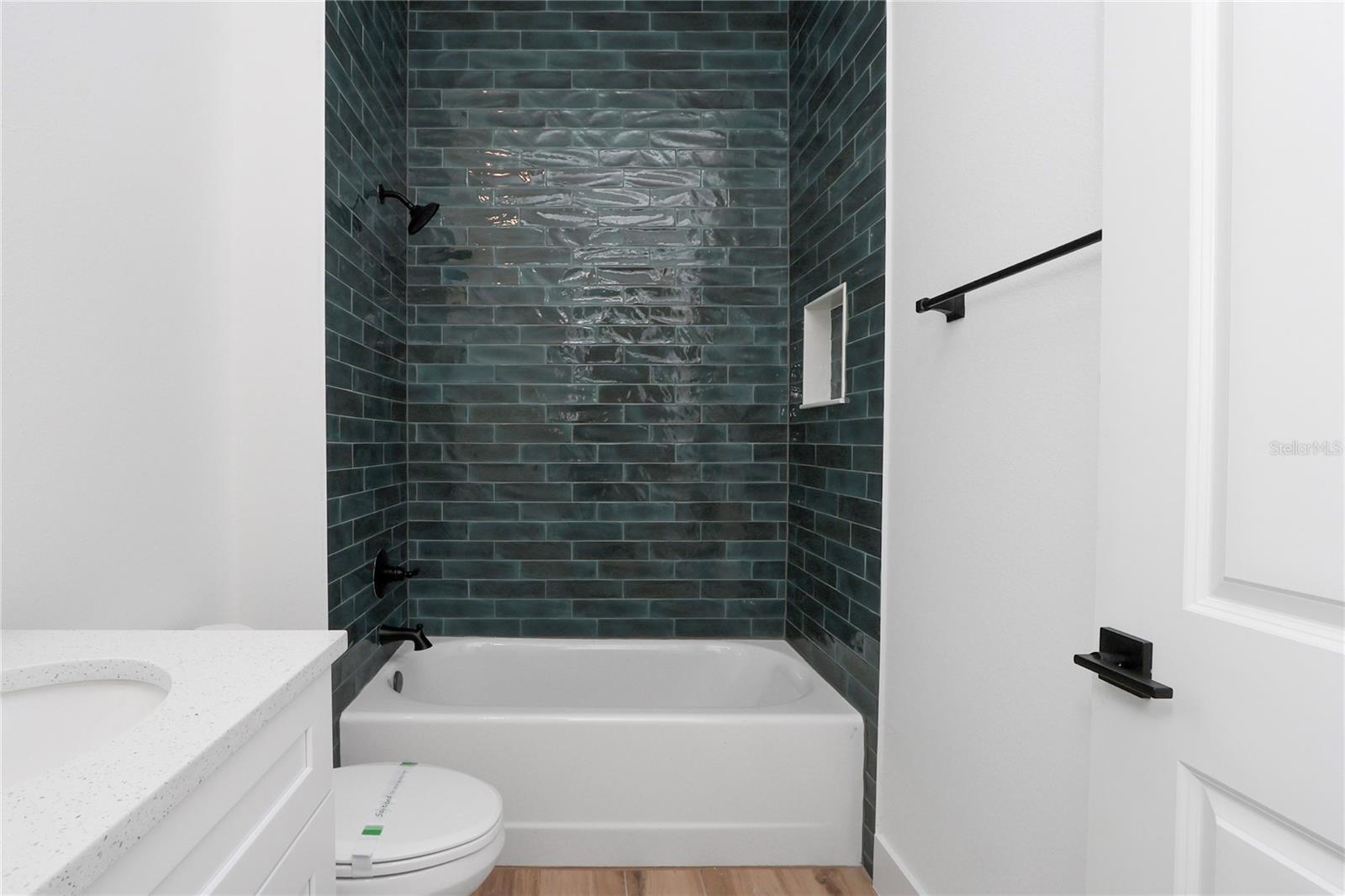 ROLLING HILLS - Residential