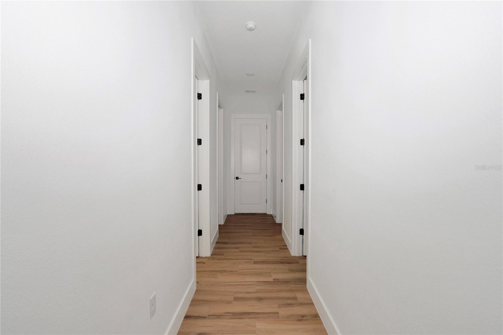 ROLLING HILLS - Residential