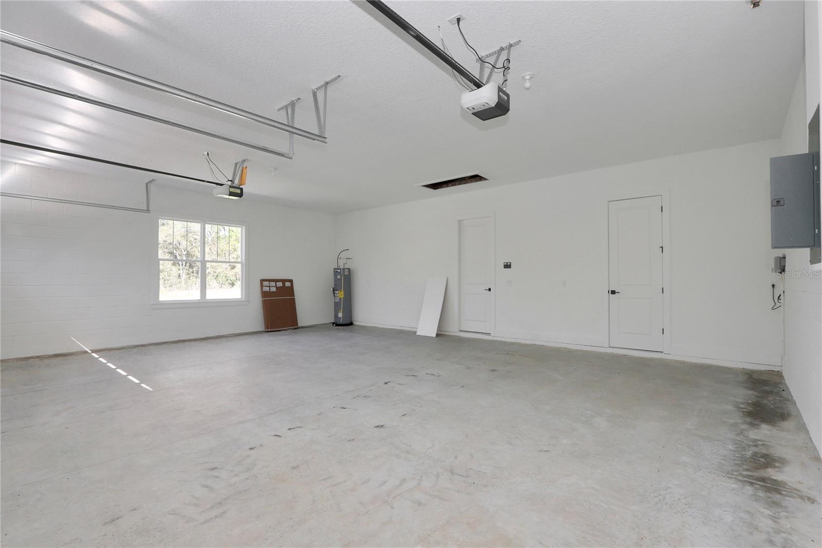 ROLLING HILLS - Residential