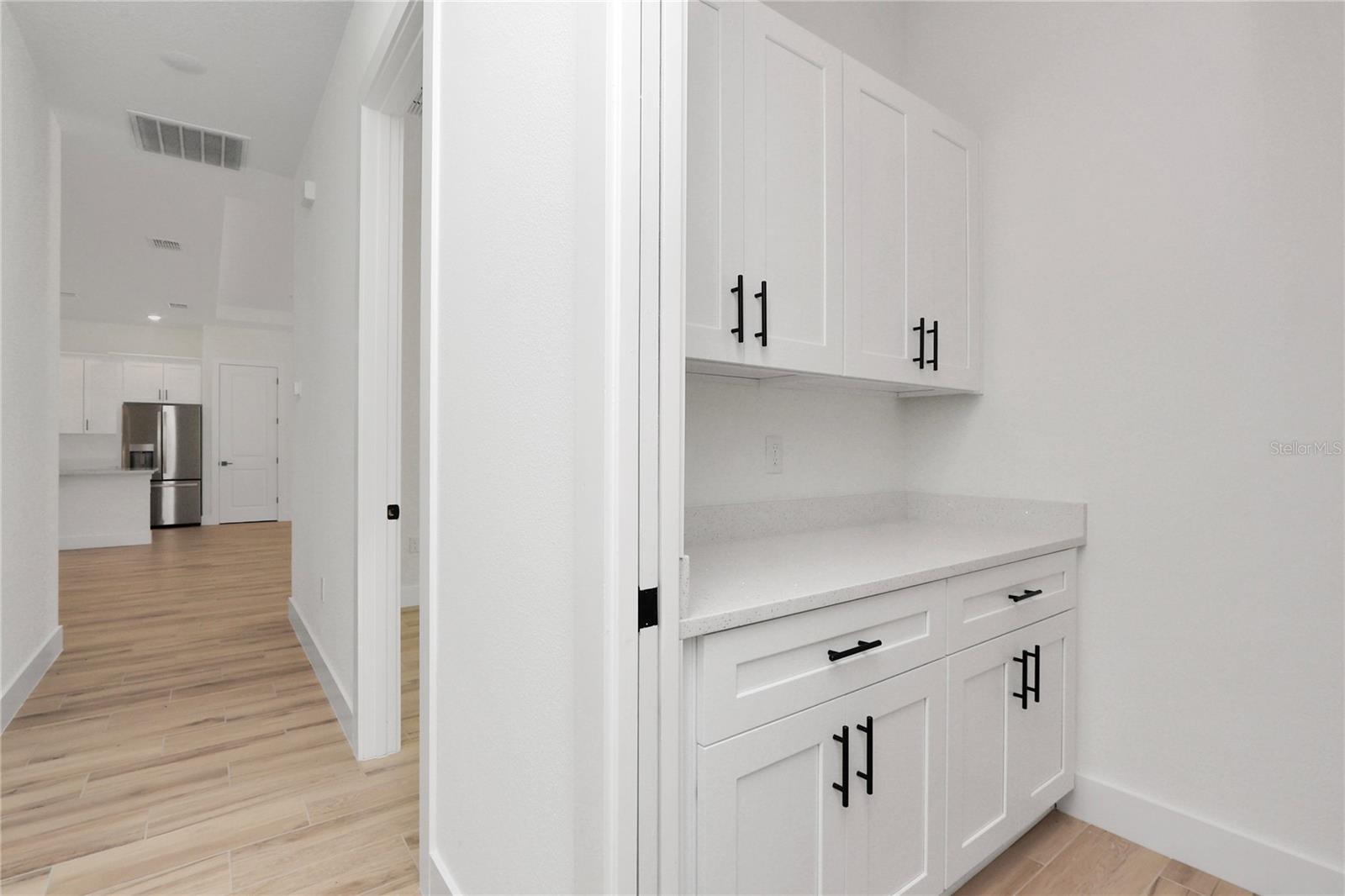 ROLLING HILLS - Residential