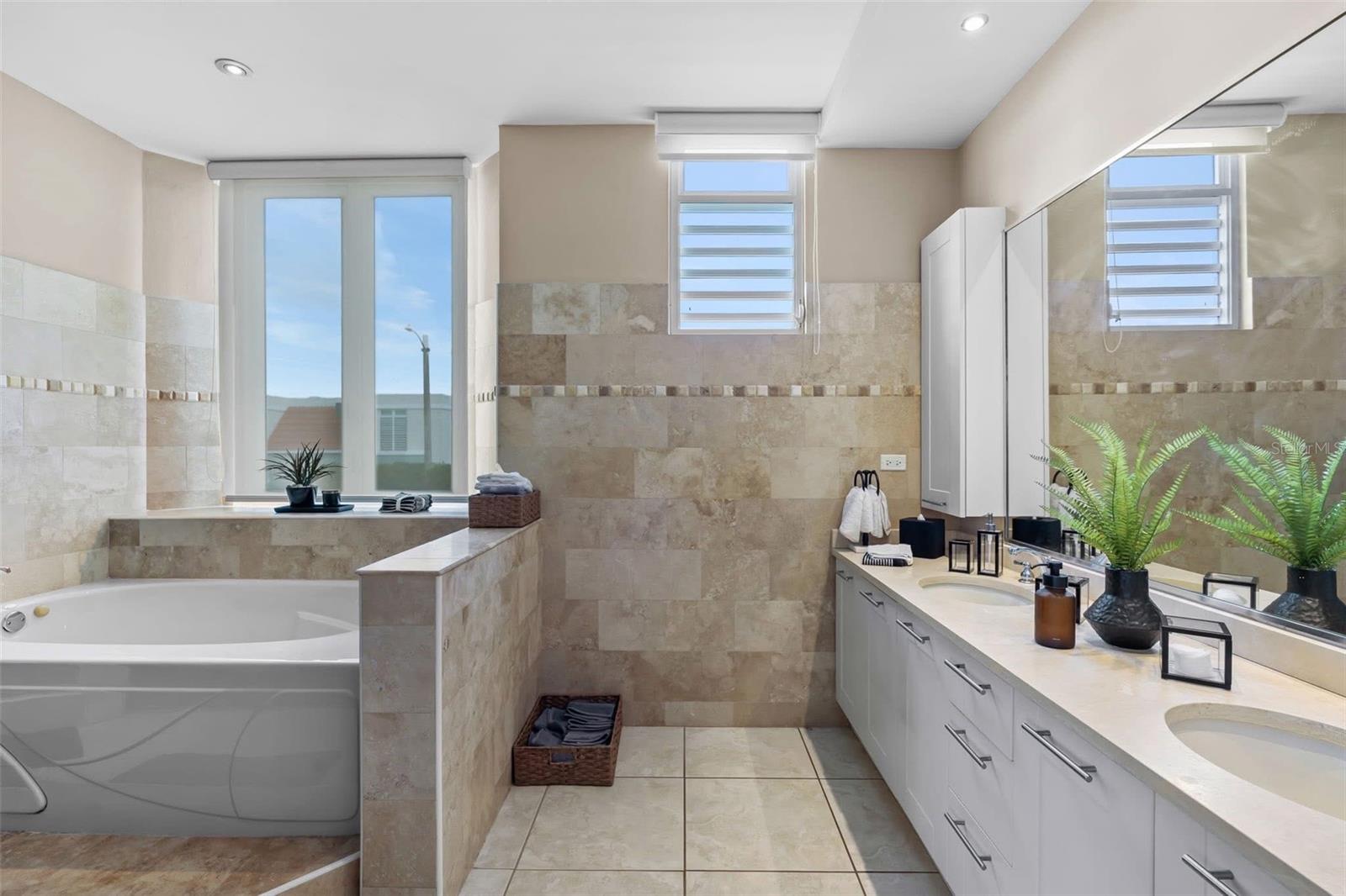 PASEO LOS CORALES II - Residential