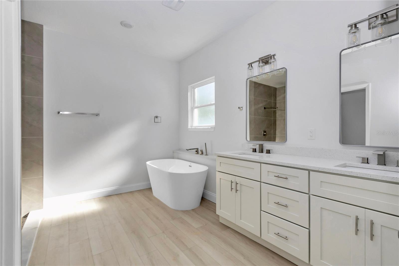 MARION OAKS UNIT 10 - Residential Lease