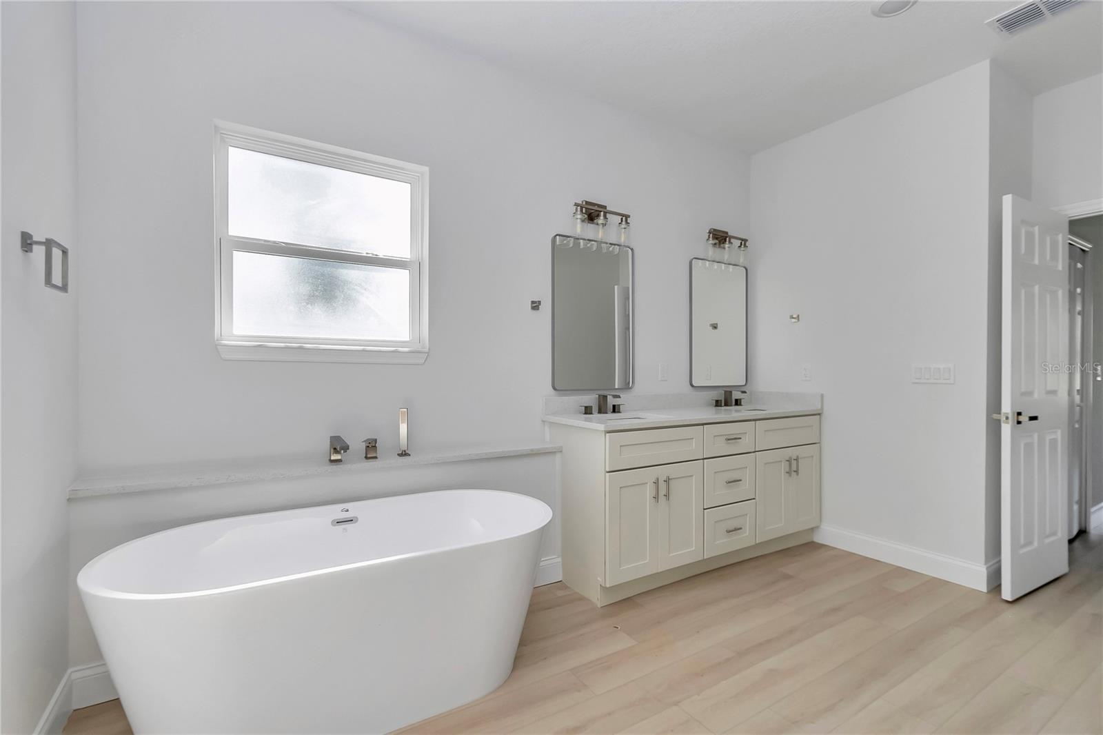 MARION OAKS UNIT 10 - Residential Lease