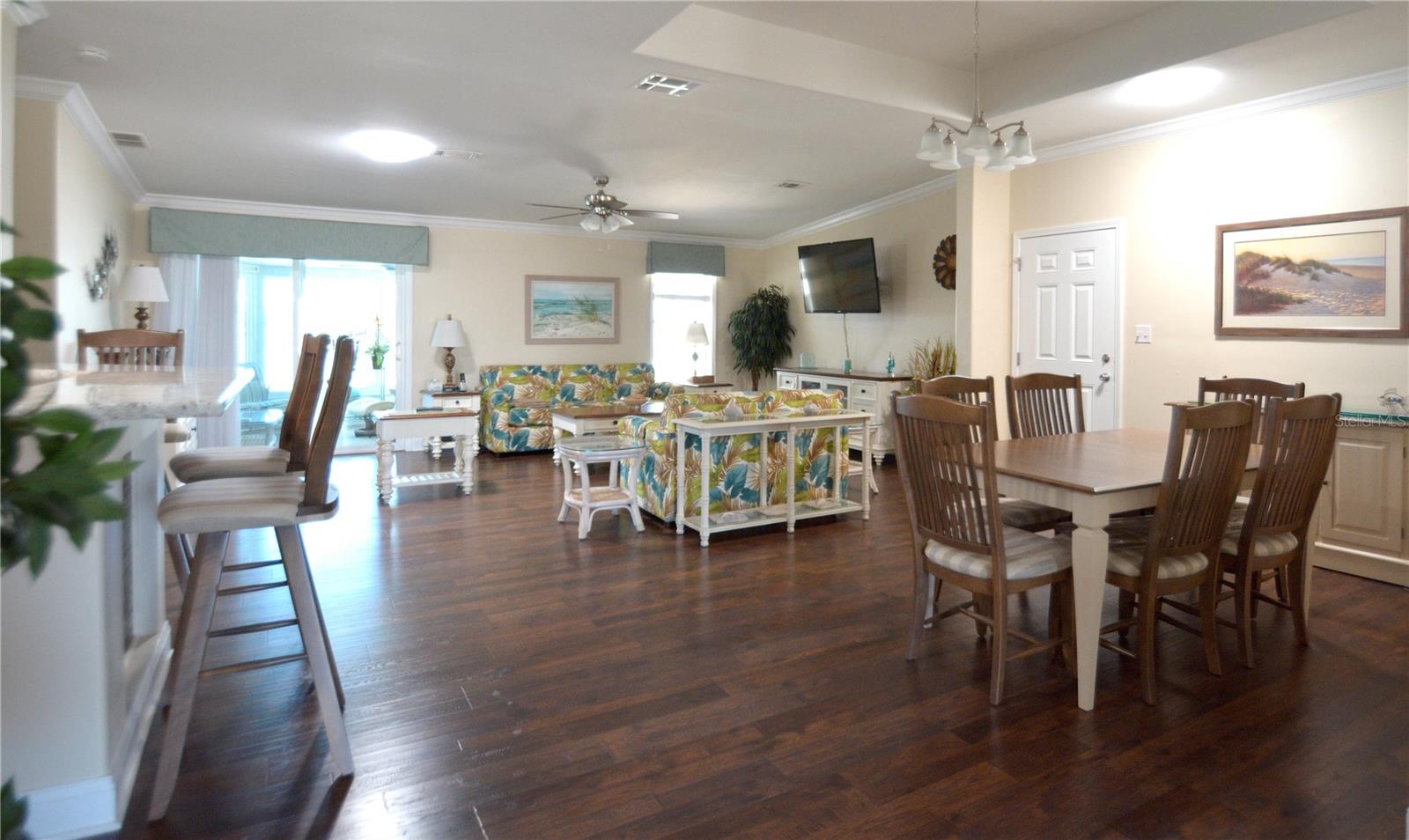 COUNTRY CLUB ESTATES - Residential Lease