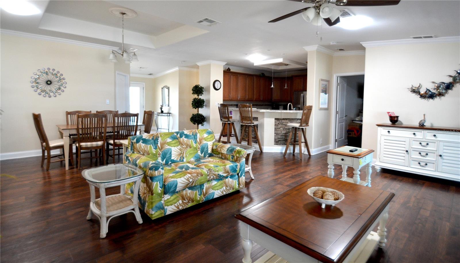 COUNTRY CLUB ESTATES - Residential Lease