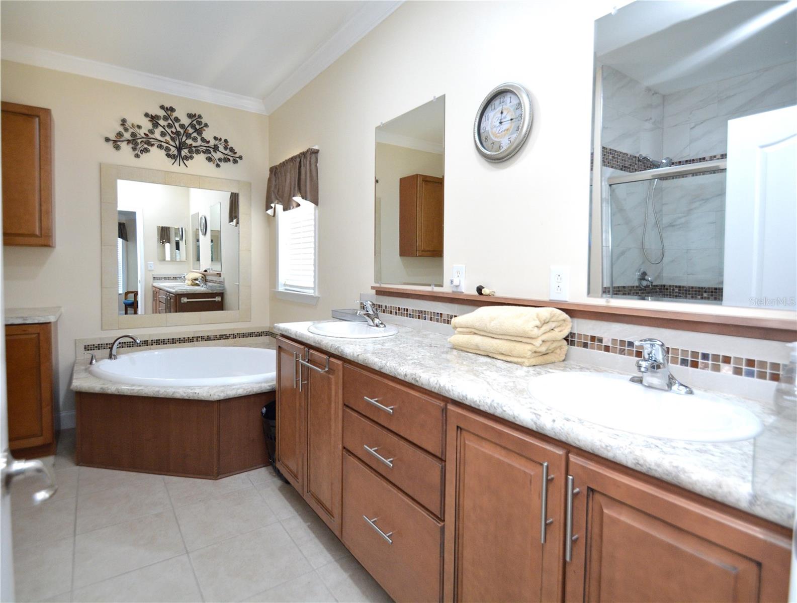 COUNTRY CLUB ESTATES - Residential Lease