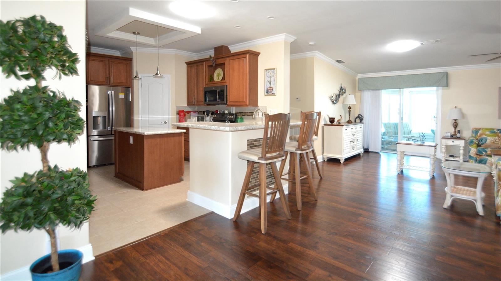 COUNTRY CLUB ESTATES - Residential Lease