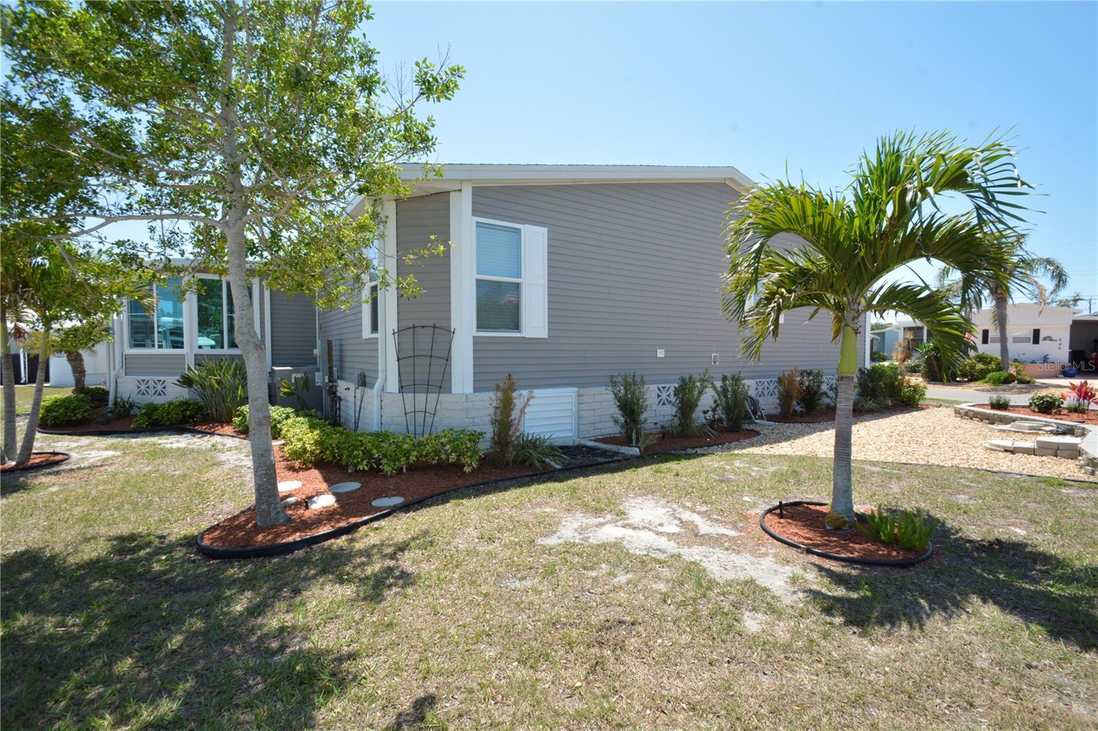 COUNTRY CLUB ESTATES - Residential Lease