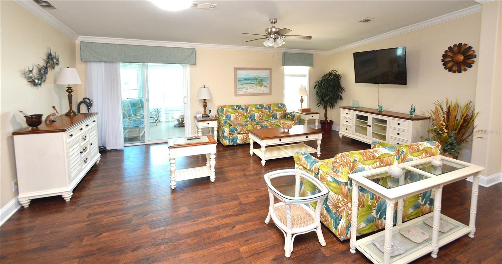 COUNTRY CLUB ESTATES - Residential Lease