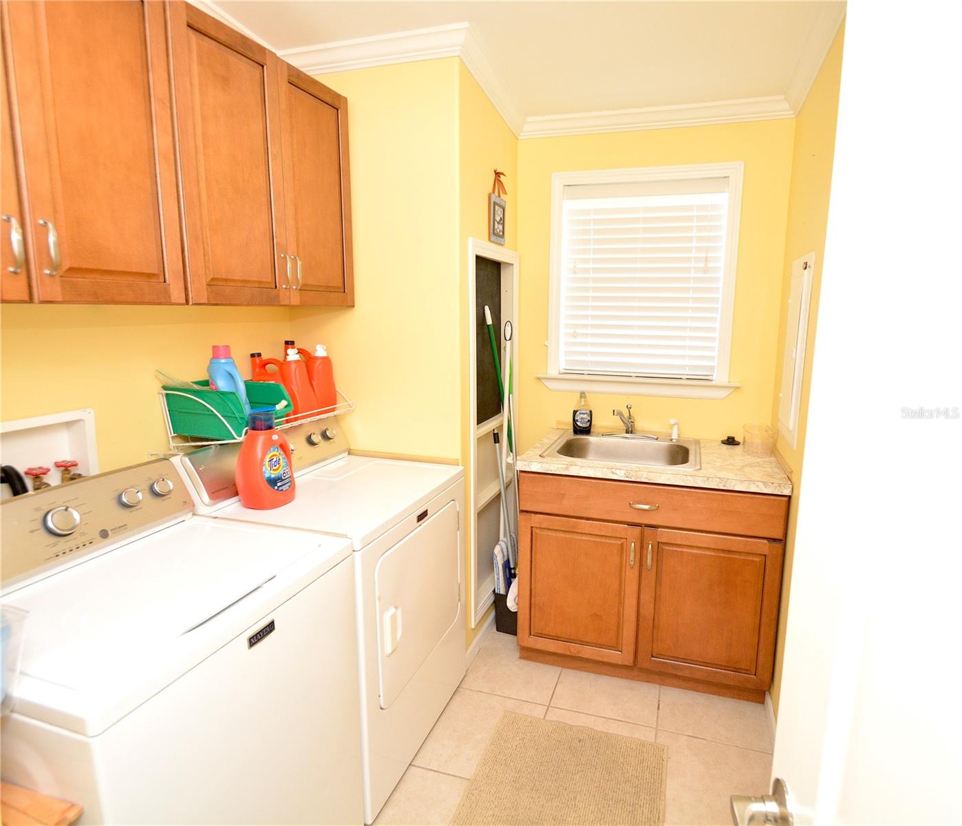 COUNTRY CLUB ESTATES - Residential Lease