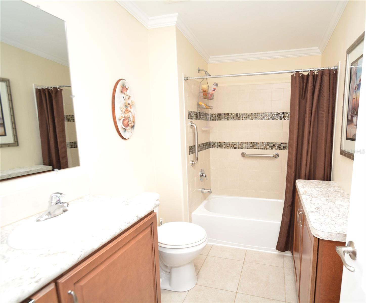 COUNTRY CLUB ESTATES - Residential Lease