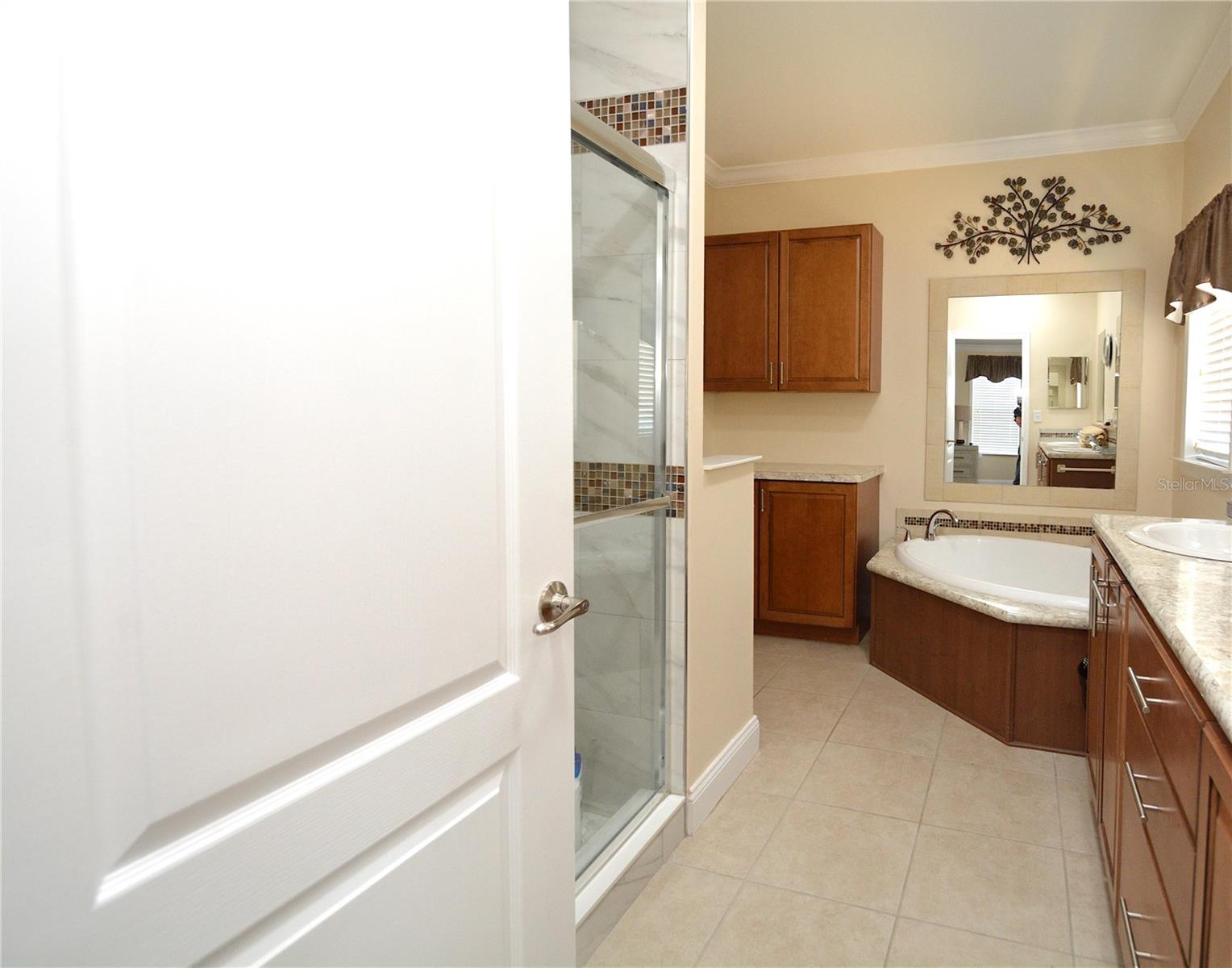 COUNTRY CLUB ESTATES - Residential Lease